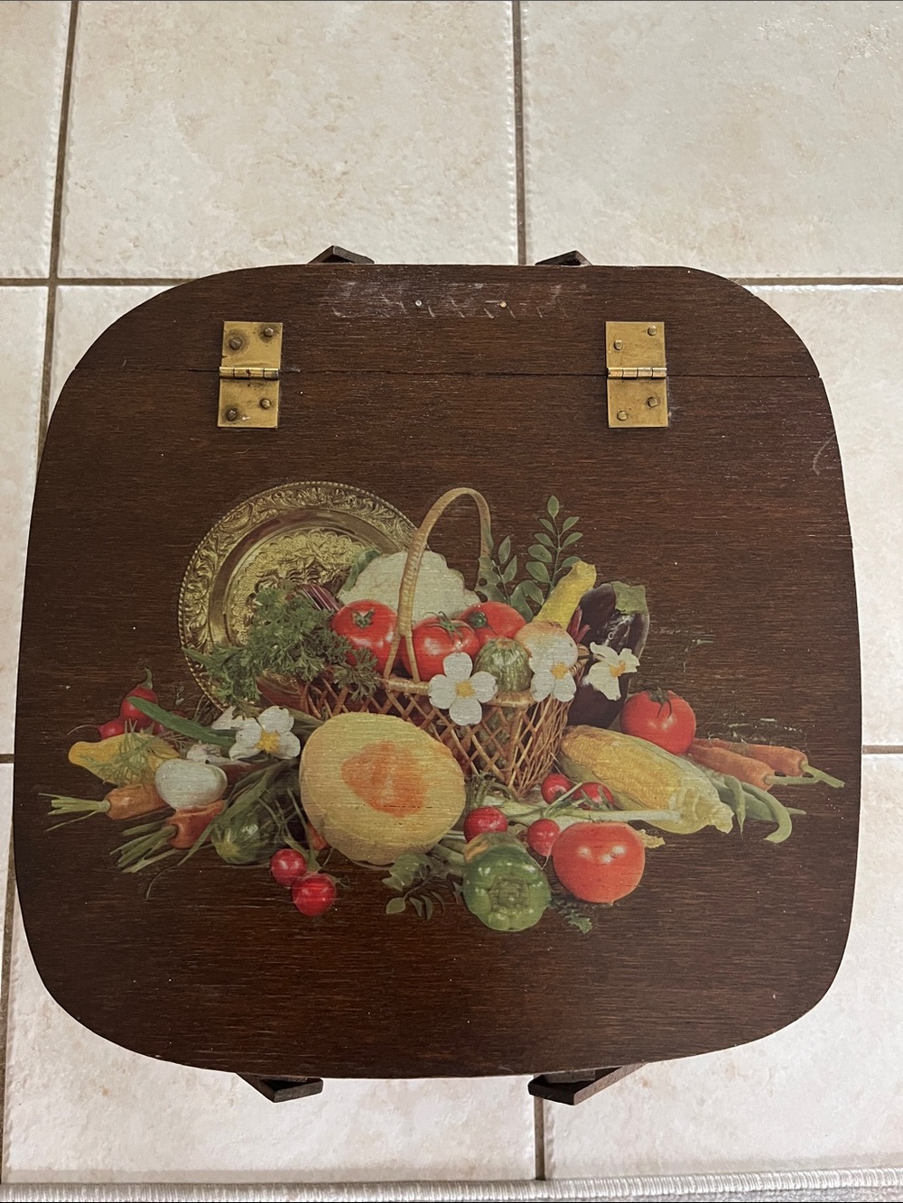 Wooden picnic Storage Basket with Harvest Fruits and Vegetables Artwork - Brown